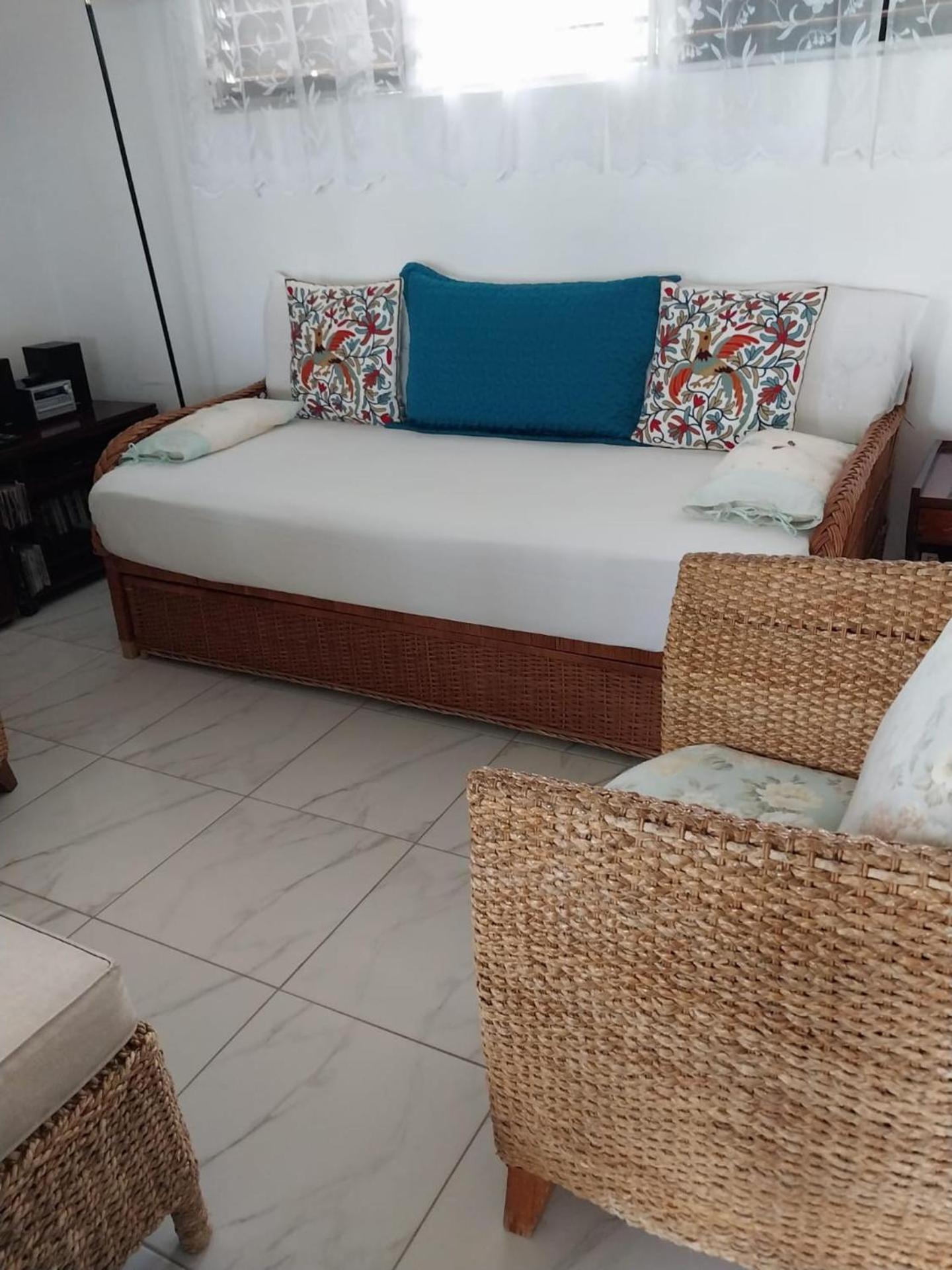 Attractive 2-Bed Apartment Stunning Sea View Dickenson Bay Dış mekan fotoğraf
